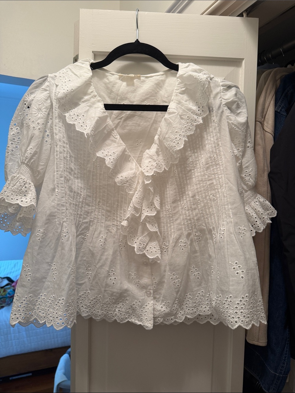 NWOT Doen dupe White Eyelet Ruffle V-Neck Blouse M 100% cotton